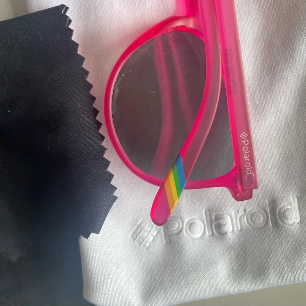 Polaroid Pink Cat-Eye Sunglasses Modern Fashion